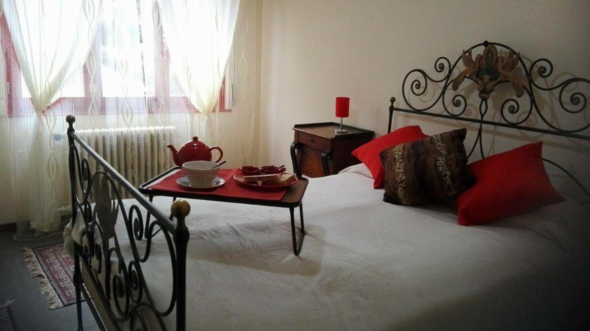 B&B Il Tempo Del Sogno Con Cani E Gatti Pet&Breakfast 바메노 외부 사진